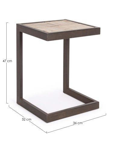 Estantería industrial de acero con balda de madera de abeto, diseño robusto y elegante.