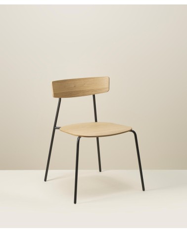 La silla Kol Metal Madera, diseñada por Ibon Arrizabalaga