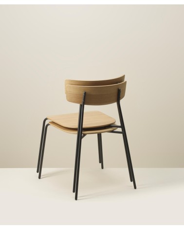 La silla Kol Metal Madera, diseñada por Ibon Arrizabalaga