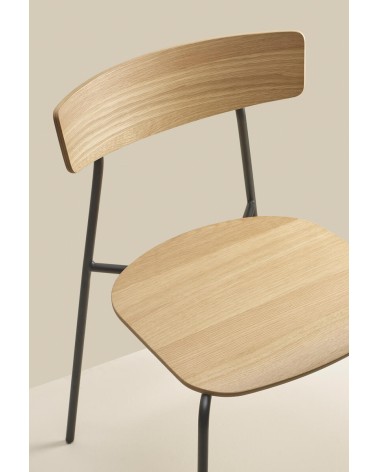 La silla Kol Metal Madera, diseñada por Ibon Arrizabalaga