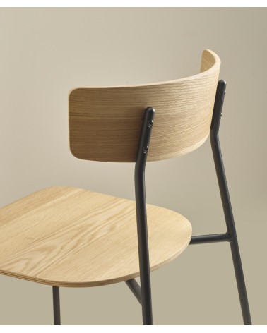 La silla Kol Metal Madera, diseñada por Ibon Arrizabalaga