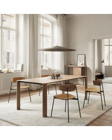 La silla Kol Metal Madera, diseñada por Ibon Arrizabalaga