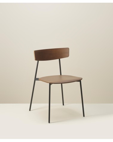 La silla Kol Metal Madera, diseñada por Ibon Arrizabalaga