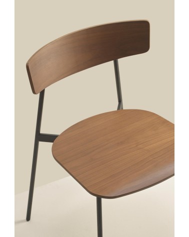 La silla Kol Metal Madera, diseñada por Ibon Arrizabalaga