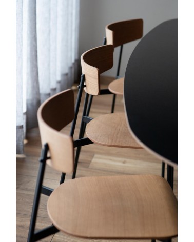 La silla Kol Metal Madera, diseñada por Ibon Arrizabalaga