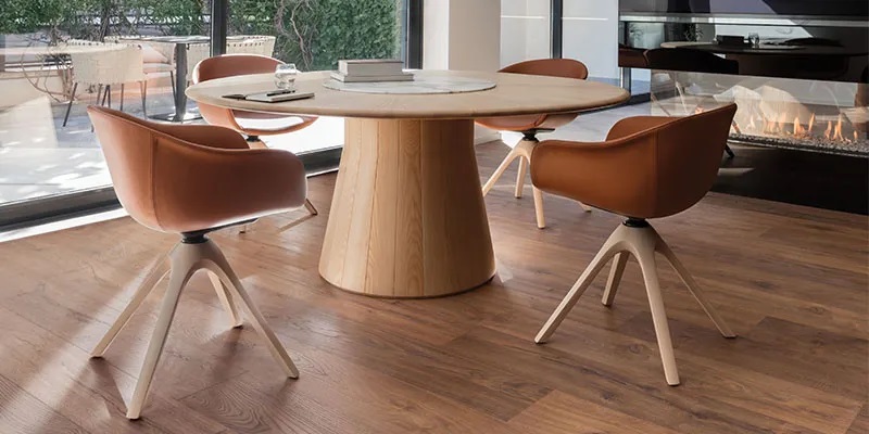 Mesa reverse de Andreu World en madera