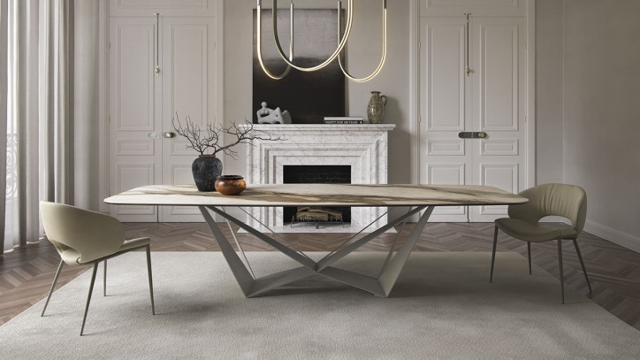 Mesa Skorpio de Cattelan Italia con pata metálica y sobre porcelanico